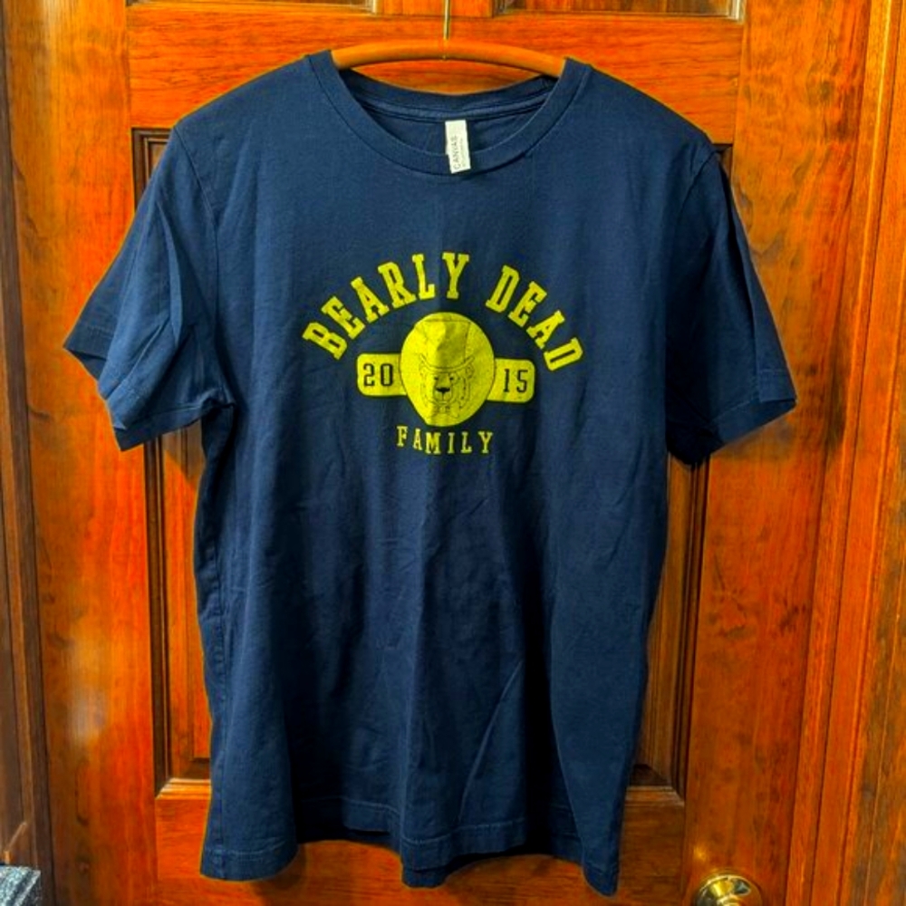 Bearly Dead Family Collectible Navy Concert T-Shirt. Size: Large